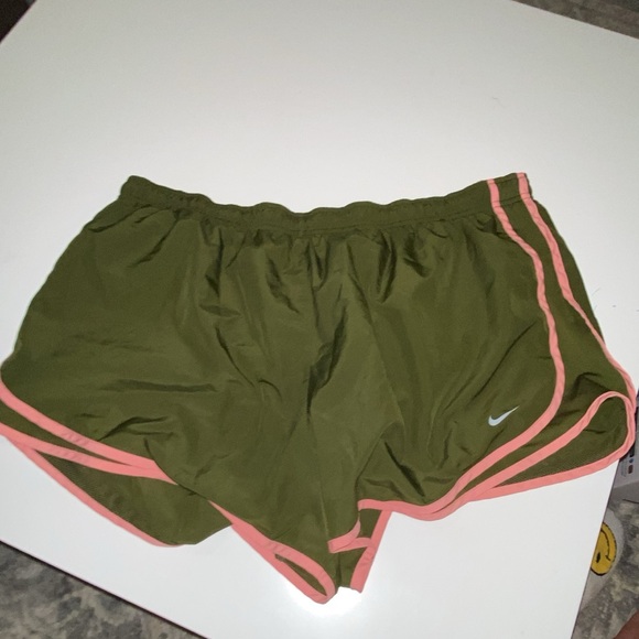 Nike tempo running shorts - Picture 1 of 3